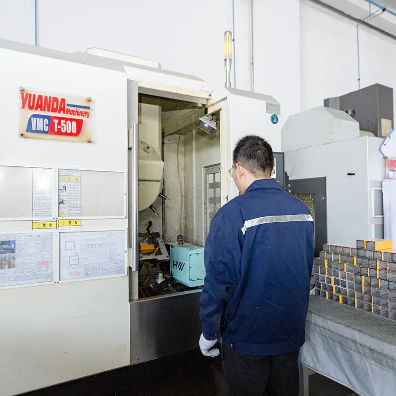 Pagawaan ng Pagtatapos - Mga Kagamitan sa Machining Center